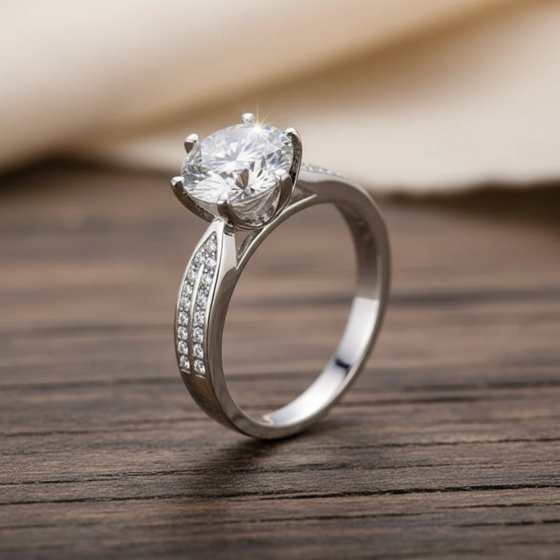 18K White Gold Round Cut Solitaire Engagement Ring 