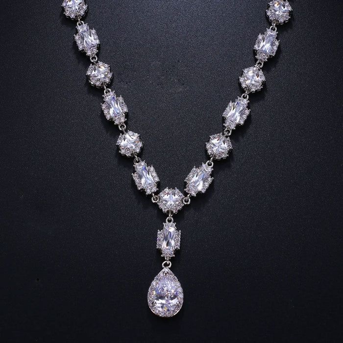 Glamour Charming Crystal Sparkling Necklace