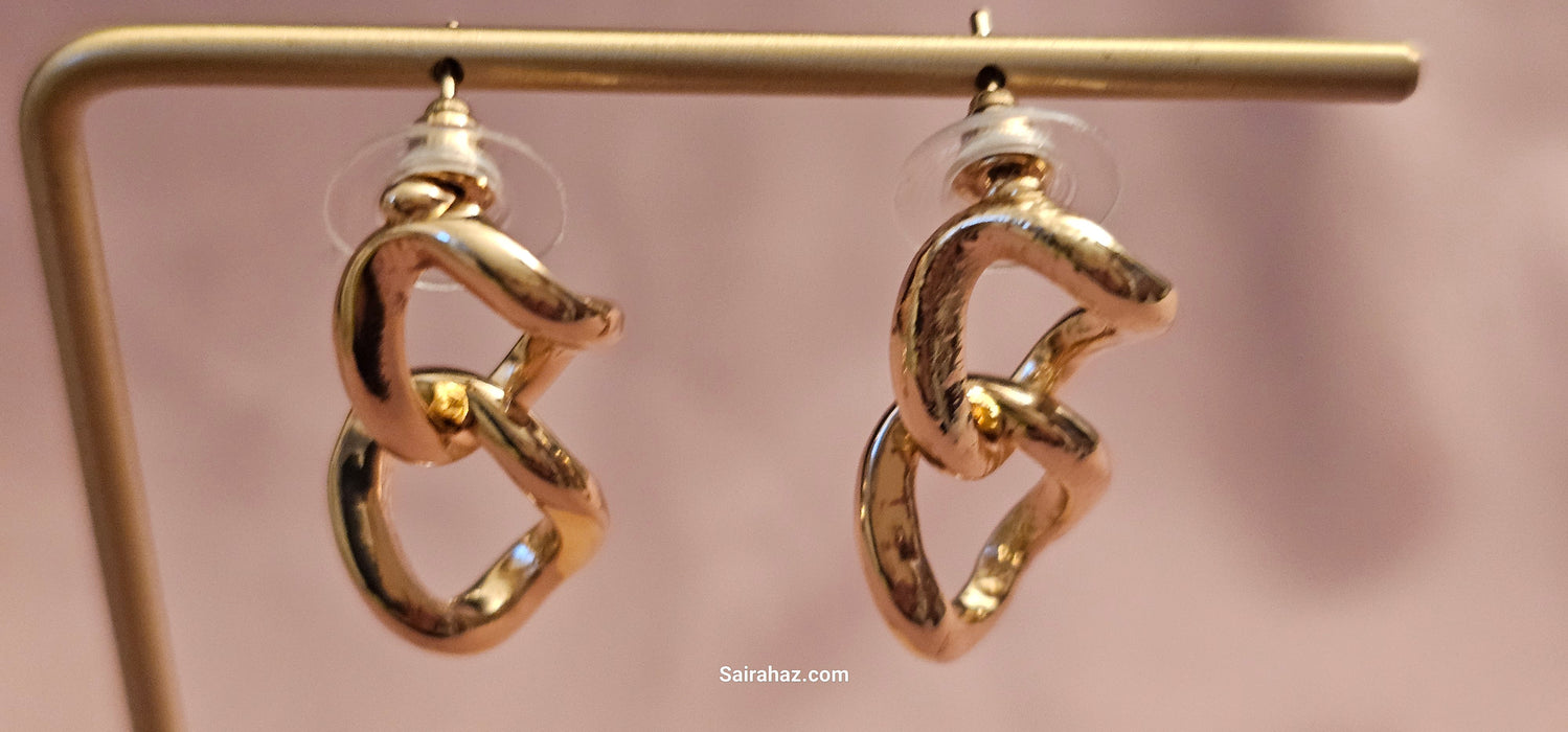 Bold and Beautiful: Chunky Linked Dangle Earrings for Impact