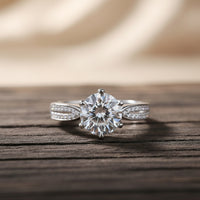 18K White Gold Round Cut Solitaire Engagement Ring