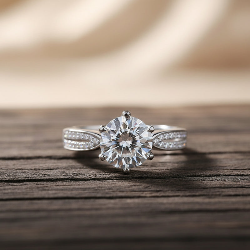 18K White Gold Round Cut Solitaire Engagement Ring
