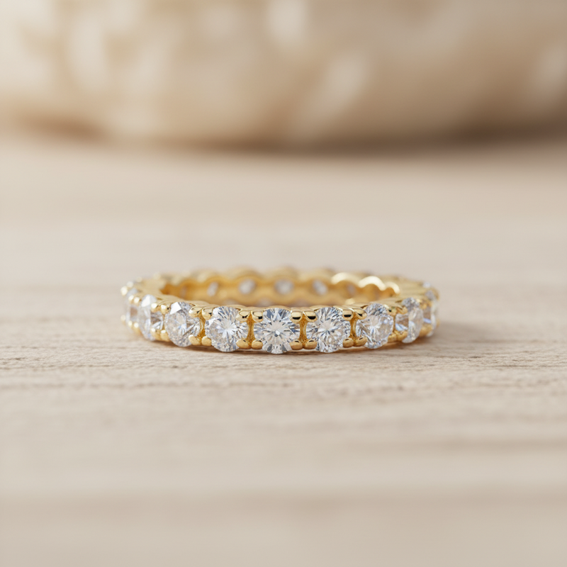 Bague en or 18 carats de style boîte avec pierres de mossanite