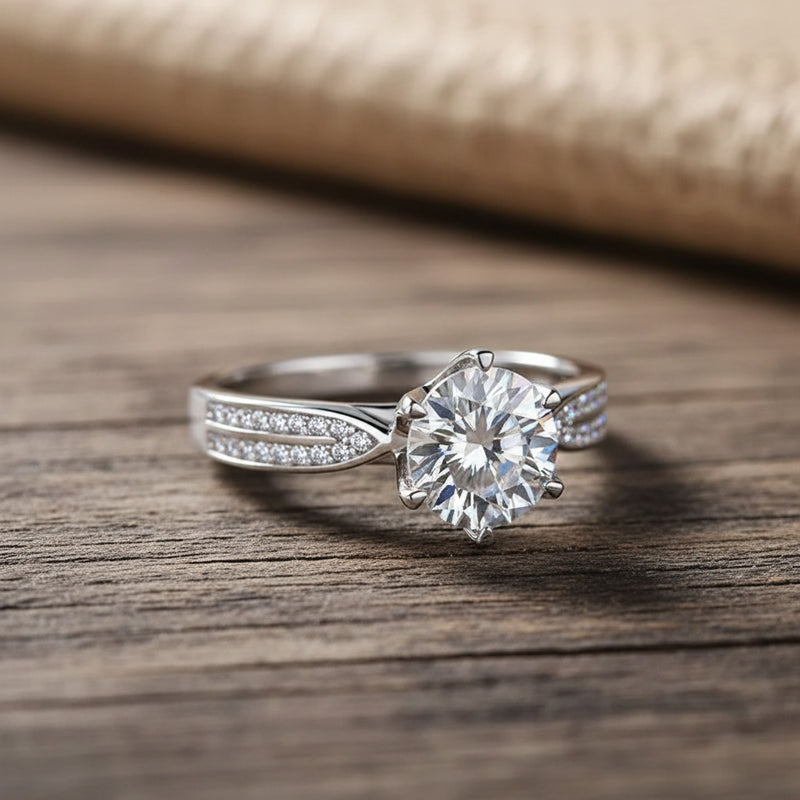18K White Gold Round Cut Solitaire Engagement Ring