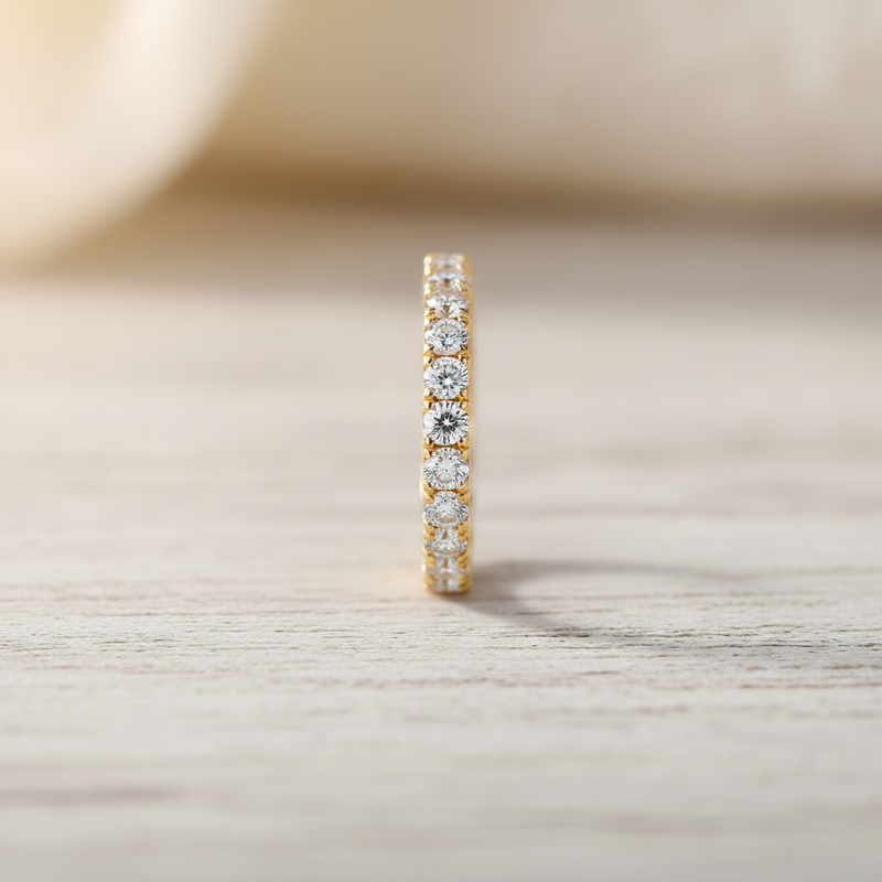 Bague en or 18 carats de style boîte avec pierres de mossanite