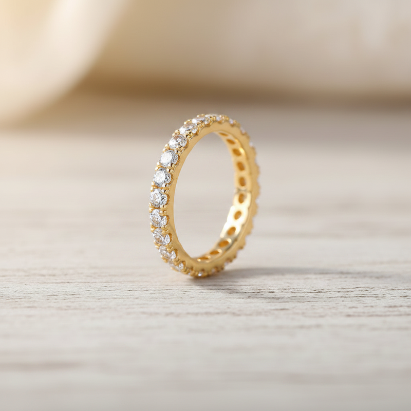Bague en or 18 carats de style boîte avec pierres de mossanite