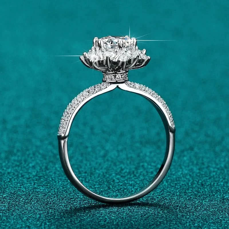 Round Cut Moissanite Stylish Engagment Solitaire Ring